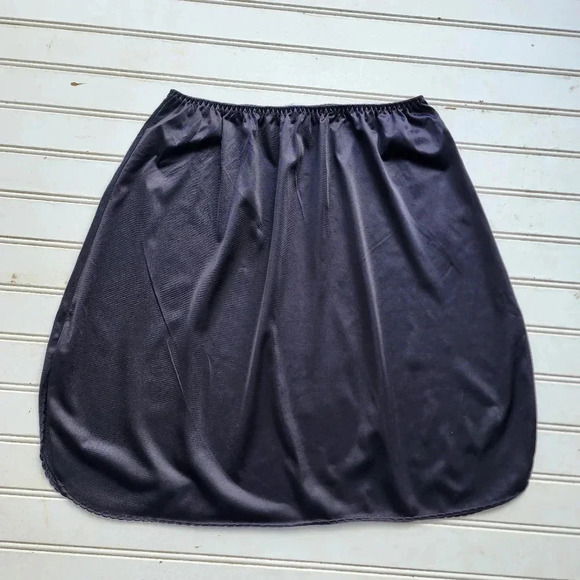 Vanity Fair Dresses & Skirts - Vanity Fair Women's Black Skirt Slip Elastic Waist Lace Trim 18" Stretch Size M